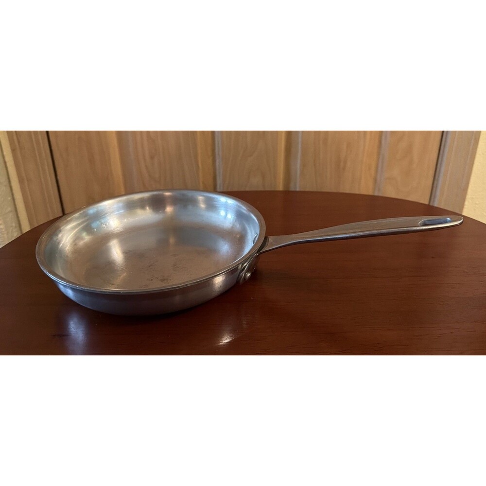 Cuisinart TPCC22-20 8”/20 Cm Multi Clad Skillet/Sauté Pan. Stainless steel. GUC!